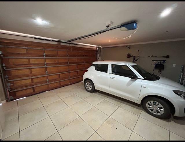 8 BEDROOM HOUSE FOR SALE IN PARADISE BEACH